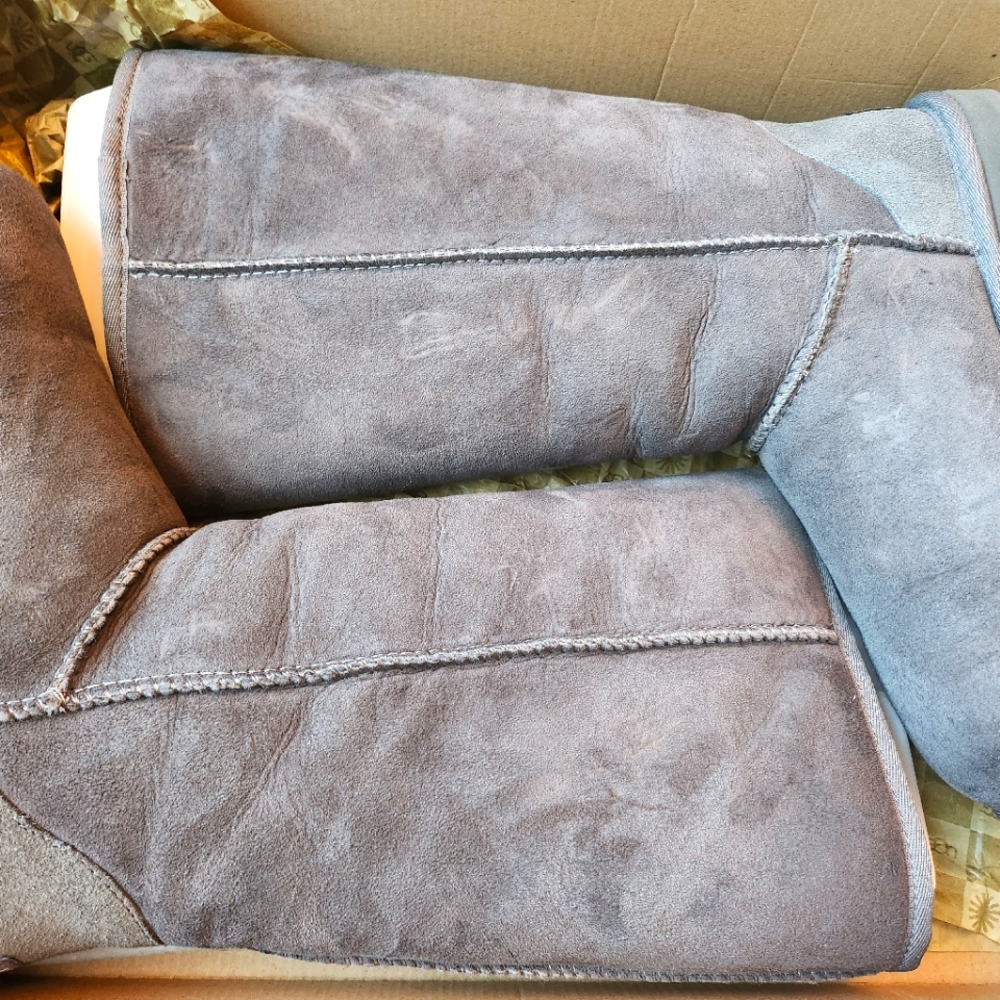 Womens size 8 Classic tall UGG boots